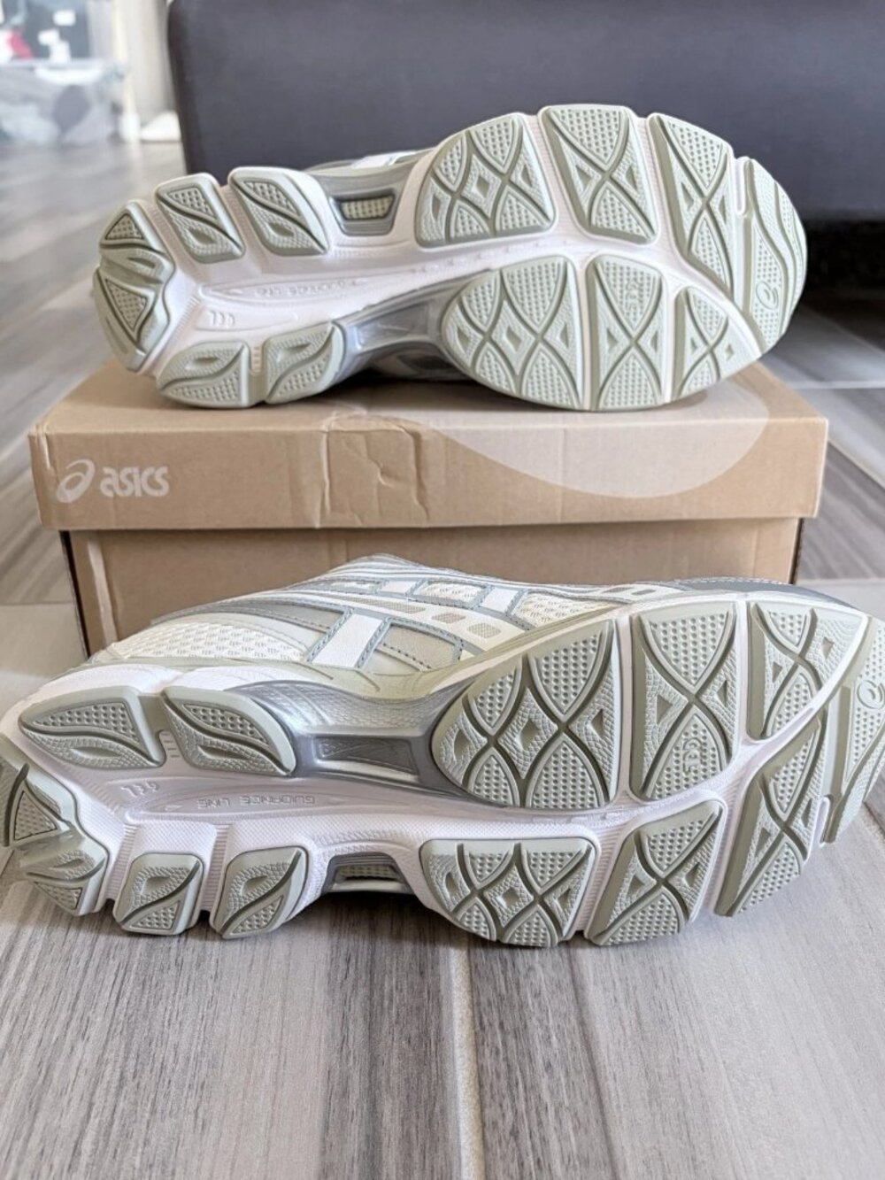 Women's ASICS GEL-NYC 2055 Shoes - Cream Dolphin Grey 1203A542 107 - Picture 7 of 14